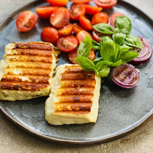 Grilyje-keptas-haloumi-suris-su-darzovemis