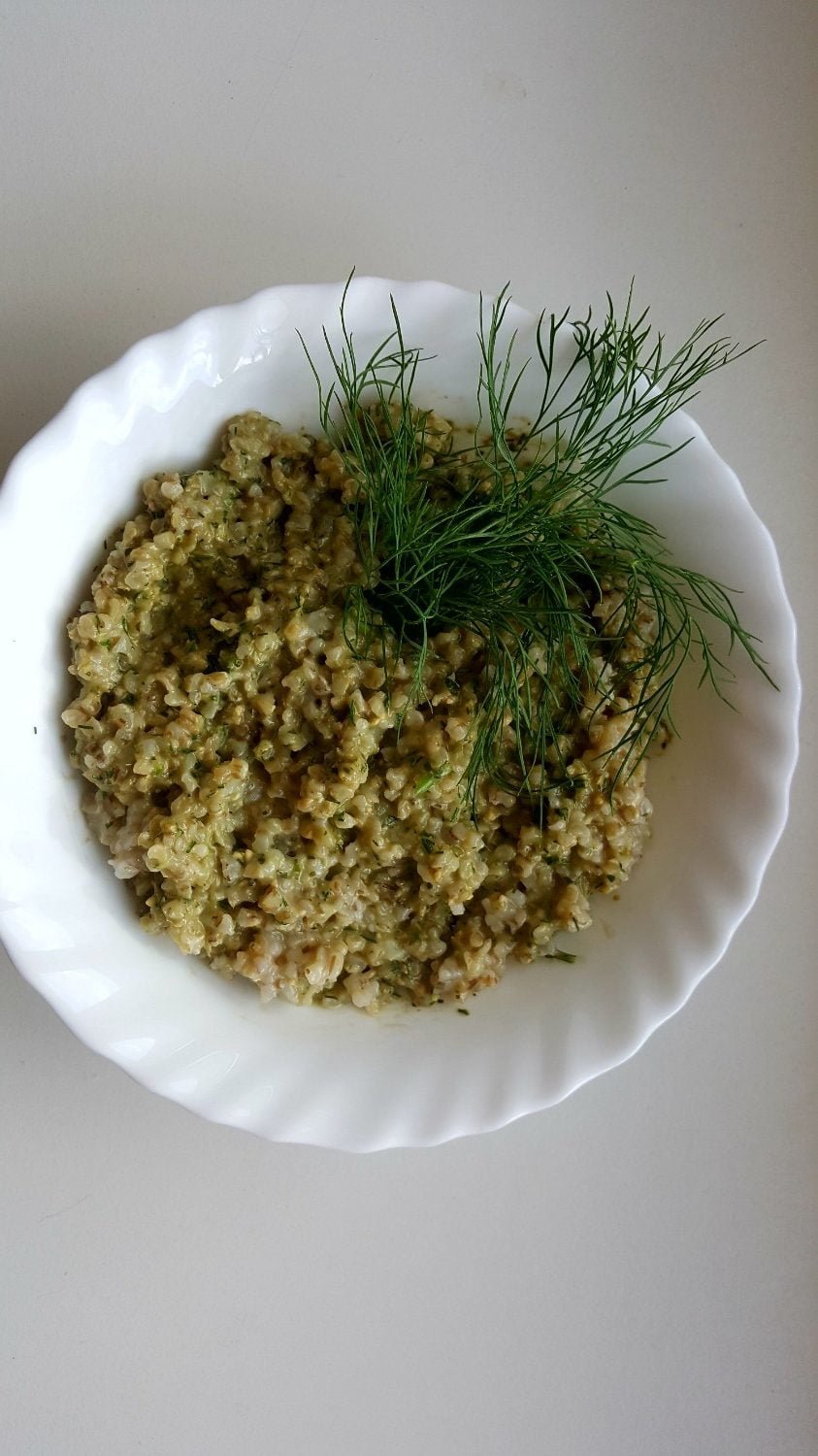 Miežinių kruopų košė su bazilikų pesto - sveiki pusryčiai